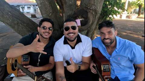 Amigos levam m&uacute;sica sertaneja para idosos do Asilo S&atilde;o Jo&atilde;o Bosco