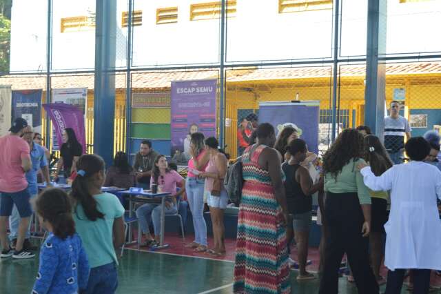 Mutirão leva 300 serviços ao Anache e atrai público até de outra cidade