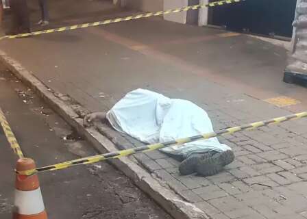 Estudante &eacute; executado com quatro tiros no Centro de Navira&iacute;