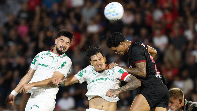 L&iacute;der Palmeiras vence, e Athletico garante virada no fim