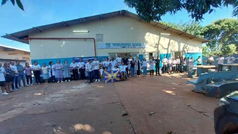 Manifestantes protestam contra terceiriza&ccedil;&atilde;o de unidade de sa&uacute;de em Aero Rancho