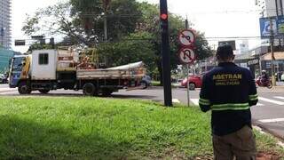 A partir de segunda, quem virar na Rua Bahia pela Afonso Pena ser&aacute; multado