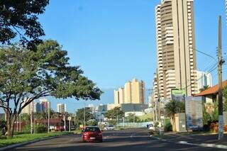 Calor de at&eacute; 33&deg;C marca domingo, mas chuva pode chegar &agrave; noite em Campo Grande