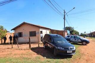 Armado com fac&atilde;o, homem morre ao avan&ccedil;ar contra policiais no Jardim Noroeste