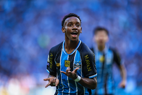 Corinthians segura press&atilde;o e Gr&ecirc;mio aproveita vantagem para vencer