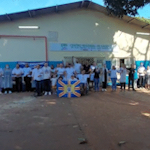 Manifestantes protestam contra terceiriza&ccedil;&atilde;o de unidade de sa&uacute;de em Aero Rancho