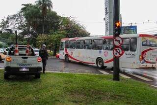 Multas passam a valer para convers&atilde;o proibida na Afonso Pena com a Rua Bahia