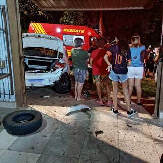 Tamandar&eacute; vira ponto de acidentes e moradores cobram provid&ecirc;ncias