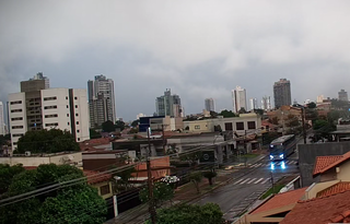 Semana come&ccedil;a com chuva em Campo Grande e alerta de tempestade em MS