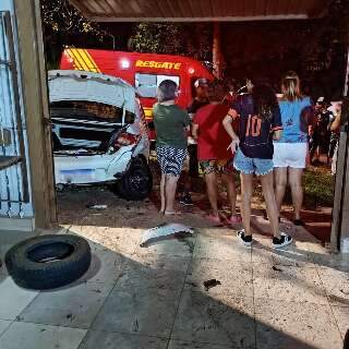 Tamandar&eacute; vira ponto de acidentes e moradores cobram provid&ecirc;ncias