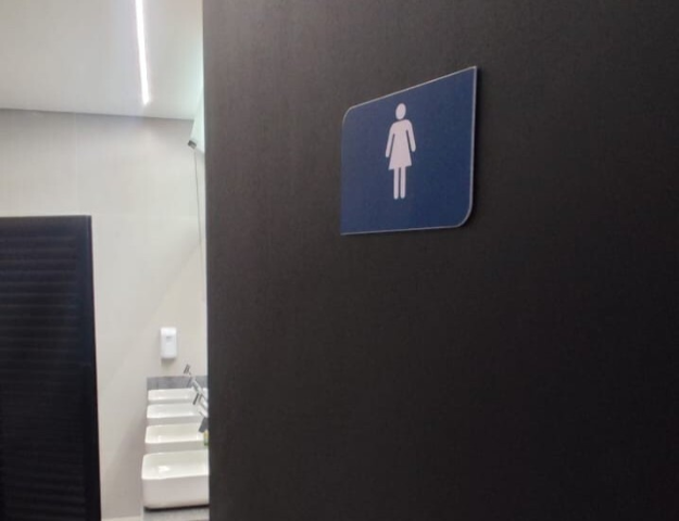 Proibi&ccedil;&atilde;o de mulheres trans em banheiro vira fofoca nacional