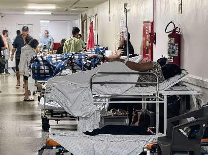 Santa Casa enfrenta superlota&ccedil;&atilde;o e mant&eacute;m pacientes em corredores