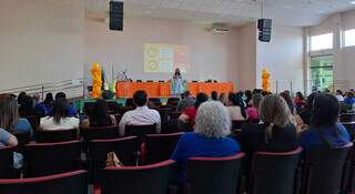 Falta de preparo dos pais aumenta riscos online para crian&ccedil;as, diz promotora