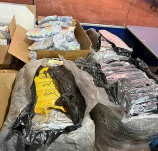 Bandidos armados roubam ve&iacute;culo carregado com mercadorias do Paraguai na Capital