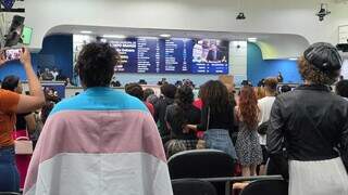 Medo e olhares de reprova&ccedil;&atilde;o: na d&uacute;vida, trans at&eacute; evitam banheiro feminino