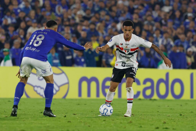 S&atilde;o Paulo mant&eacute;m invencibilidade e Cruzeiro vence Boca no Mineir&atilde;o