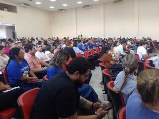 Falta de preparo dos pais aumenta riscos online para crian&ccedil;as, diz promotora