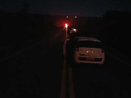 Pane em caminh&atilde;o provoca acidente e interdita trecho da MS-376