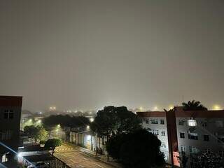 Campo Grande soma 64 mm de chuva e tem noite de neblina com garoa fina