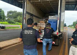 Pol&iacute;cia apreende 1,5 tonelada de carne impr&oacute;pria que iria para merenda escolar