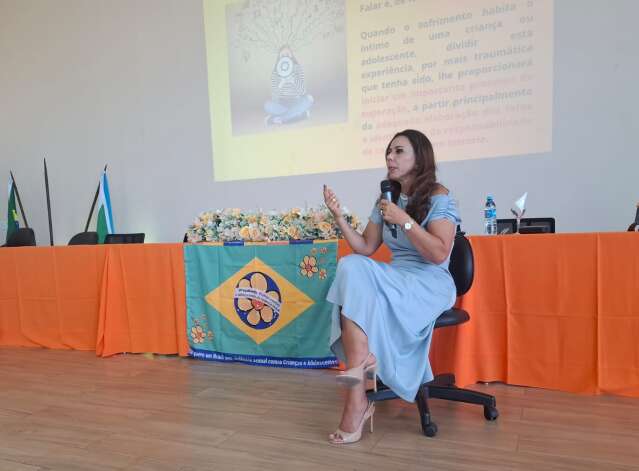 Falta de preparo dos pais aumenta riscos online para crian&ccedil;as, diz promotora