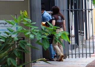 Dois s&atilde;o presos em flagrante durante opera&ccedil;&atilde;o que ca&ccedil;a abusadores de crian&ccedil;as