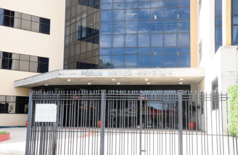 Justi&ccedil;a condena loja a indenizar cliente impedida de levar compras j&aacute; pagas