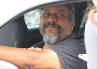 Prefeitura pinta &ldquo;pare&rdquo;, mas deixa buracos abertos em cruzamento