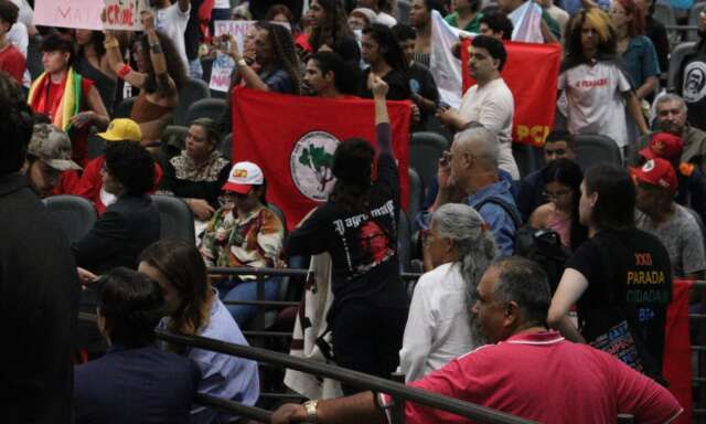 C&acirc;mara aprova &ldquo;Abril Verde e Amarelo&rdquo; sob protesto de movimentos sociais
