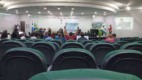 Sob protesto, C&acirc;mara aprova aumento de vagas e amplia n&uacute;mero de vereadores