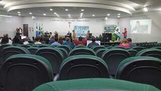 Sob protesto, C&acirc;mara aprova aumento de vagas e amplia n&uacute;mero de vereadores