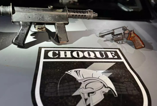 Presa por roubar carro com muamba do Paraguai j&aacute; foi pega com submetralhadora