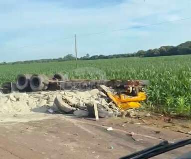 Motorista morre ao invadir pista contr&aacute;ria e bater de frente com caminh&atilde;o 