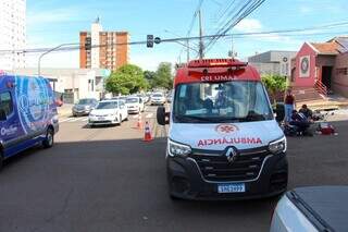 Colis&atilde;o entre motos deixa 2 feridos em cruzamento no Centro
