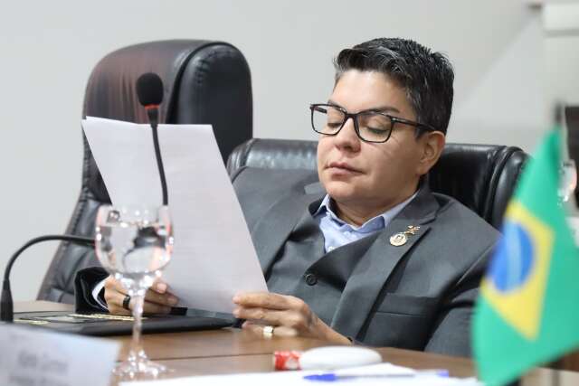 Vereadora passa por cirurgia para desobstruir art&eacute;ria e segue internada no CTI