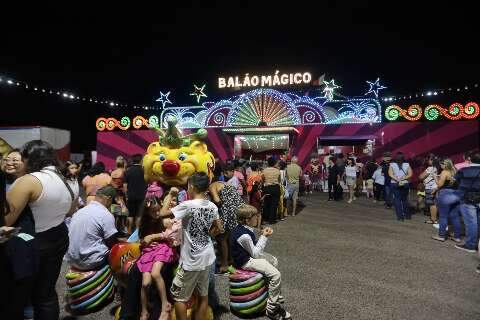 Circo Bal&atilde;o M&aacute;gico tem ingressos esgotados em noite de nostalgia 