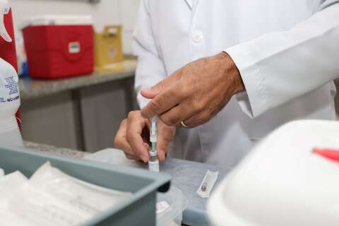 Sa&uacute;de confirma 9&ordf; morte por chikungunya e faz drive-thru de vacina no feriado