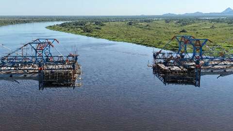 Apenas 21 metros separam Brasil e Paraguai na reta final da Ponte Bioce&acirc;nica