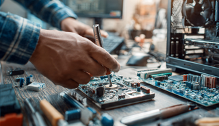 Curso gratuito de manuten&ccedil;&atilde;o de computadores oferece vagas para jovens 