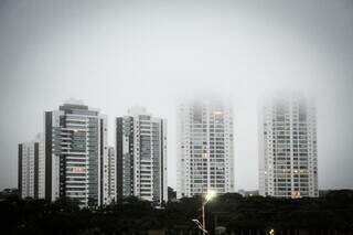 Capital e fronteira acordam com nevoeiro e abril encerra com risco de temporal