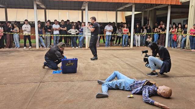 Simula&ccedil;&atilde;o de homic&iacute;dio mobiliza policiais e estudantes na UCDB