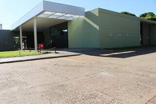 Encontrada ensanguentada, mulher &eacute; estuprada dentro de casa