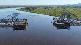 Apenas 21 metros separam Brasil e Paraguai na reta final da Ponte Bioce&acirc;nica