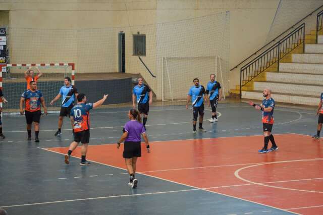 Associa&ccedil;&atilde;o prev&ecirc; torneio internacional ap&oacute;s reunir 300 atletas do handebol