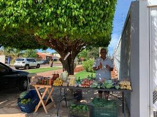 Para "fugir" de uma cadeira de rodas, Valmir foi vender pimenta na rua