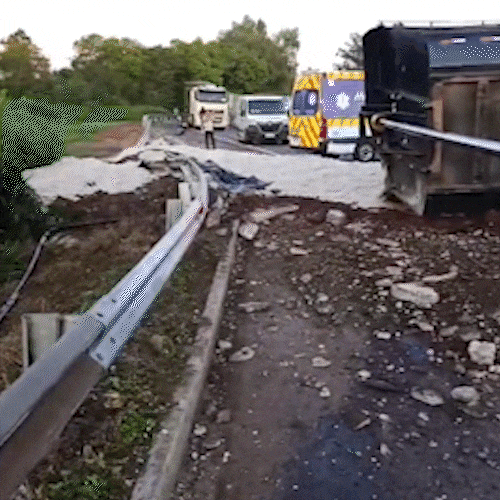 Sequ&ecirc;ncia de acidentes interdita ponte que liga MS ao Paran&aacute;