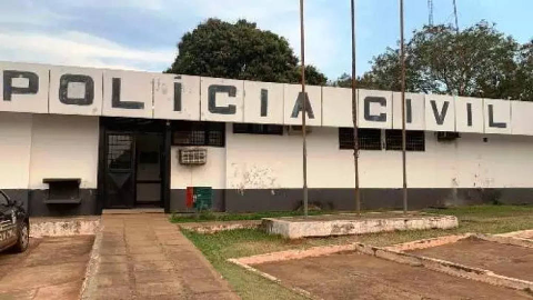 Homem &eacute; baleado no bra&ccedil;o durante ataque a tiros contra carro