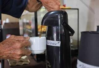 Caf&eacute; e &aacute;lcool podem estar impedindo voc&ecirc; de vencer o v&iacute;cio em a&ccedil;&uacute;car