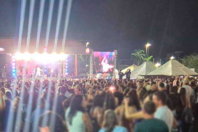 Pintor morre e rapaz fica em estado grave durante tiroteio em festival