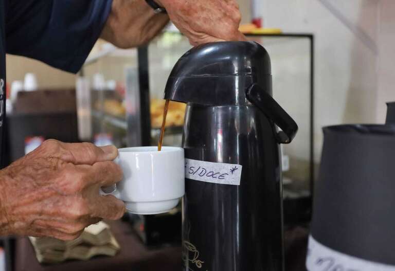 Café e álcool podem estar impedindo você de vencer o vício em açúcar